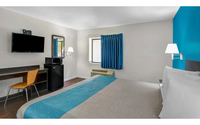 photo 4 of Motel 6 Norcross, GA