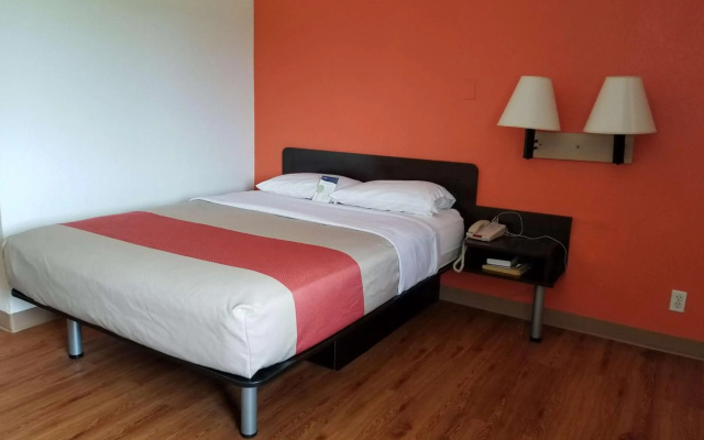 photo 2 of Motel 6 Normal, IL - Bloomington Area