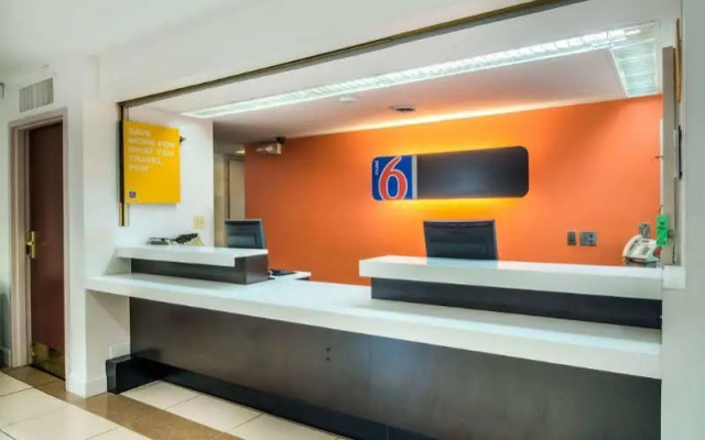 photo 2 of Motel 6 Bloomington-Normal, IL