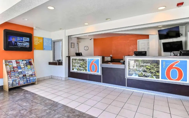 photo 2 of Motel 6-Oakland, CA - Airport