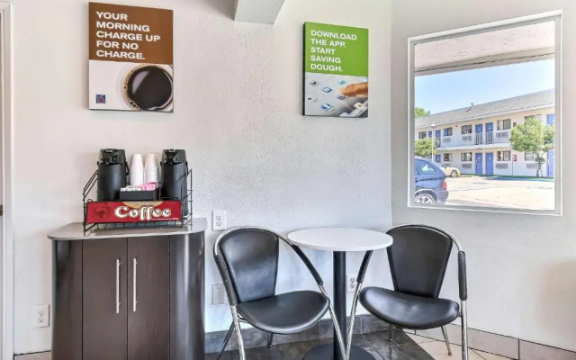 photo 4 of Motel 6-Oakland, CA - Airport
