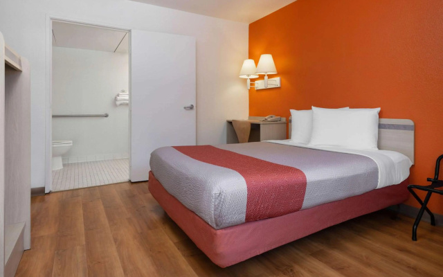 photo 4 of Motel 6 Oceanside, CA