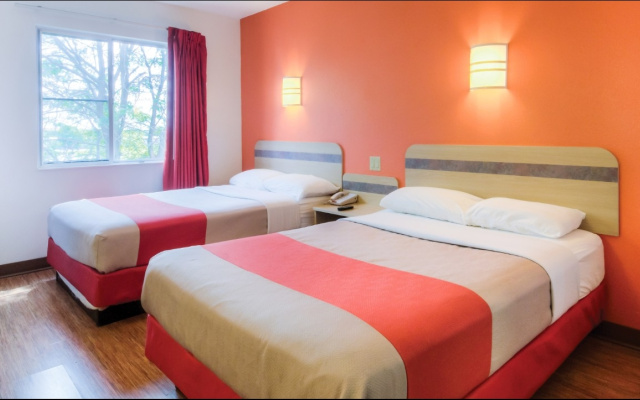 photo 3 of Motel 6 Omaha - IAT West