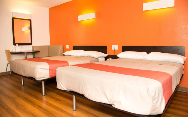 photo 4 of Motel 6 Omaha, NE