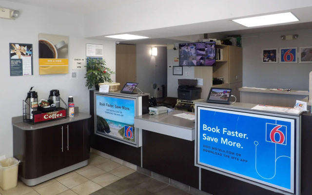 photo 2 of Motel 6 Ontario, OR