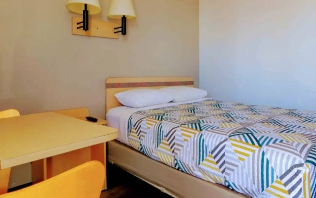 photo 3 of Motel 6 Ontario, OR