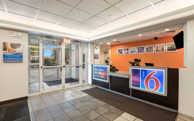 photo 2 of Motel 6 Orlando, FL - International Dr