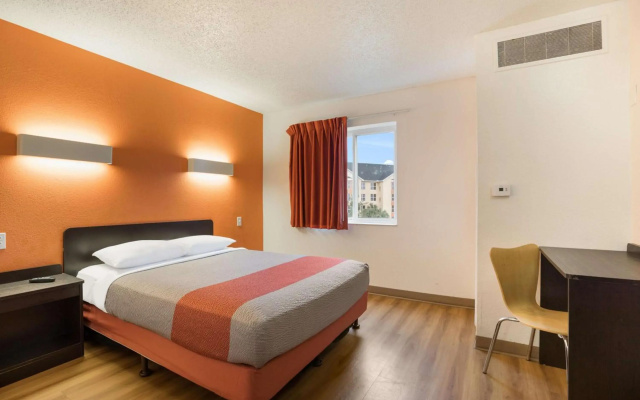 photo 4 of Motel 6 Orlando, FL - International Dr