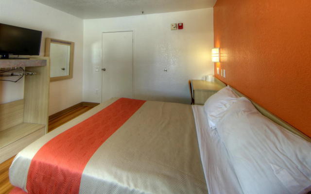 photo 2 of Motel 6 Orlando, FL - Winter Park