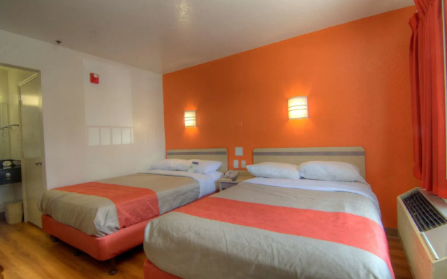 photo 5 of Motel 6 Orlando, FL - Winter Park