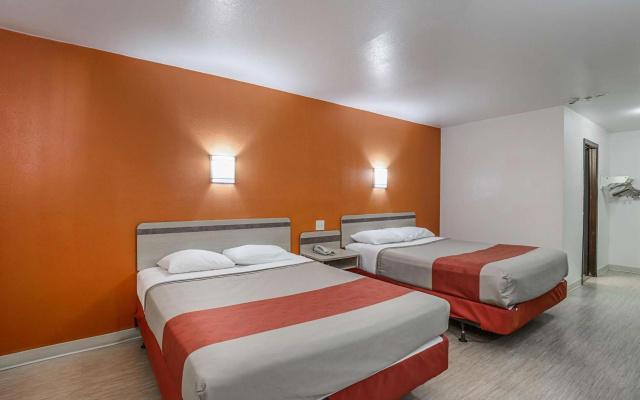 photo 3 of Motel 6 Pasadena, TX