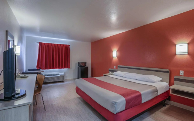 photo 5 of Motel 6 Pasadena, TX