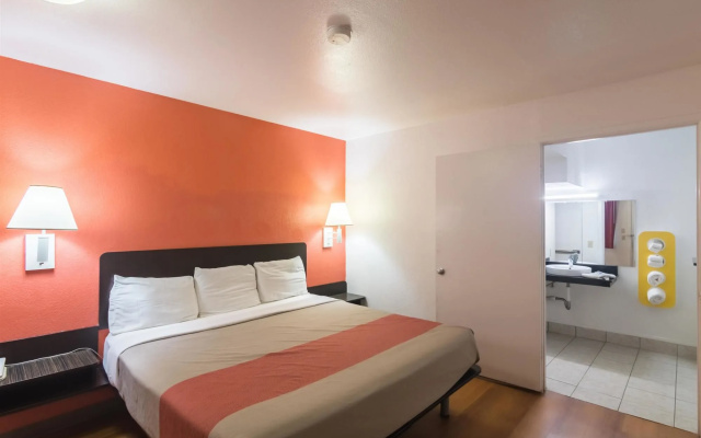 photo 2 of Motel 6 – Pecos, TX