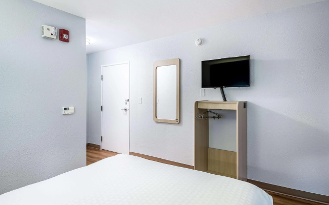 photo 3 of Americas Best Value Inn East Peoria