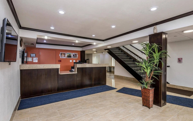 photo 2 of Motel 6 Peoria, IL