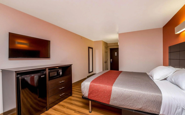 photo 5 of Motel 6 Peoria, IL