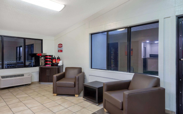 photo 4 of Travelodge by Wyndham Essington / Philadelphia Airport