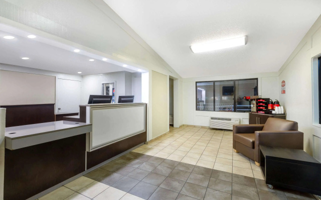 photo 5 of Travelodge by Wyndham Essington / Philadelphia Airport