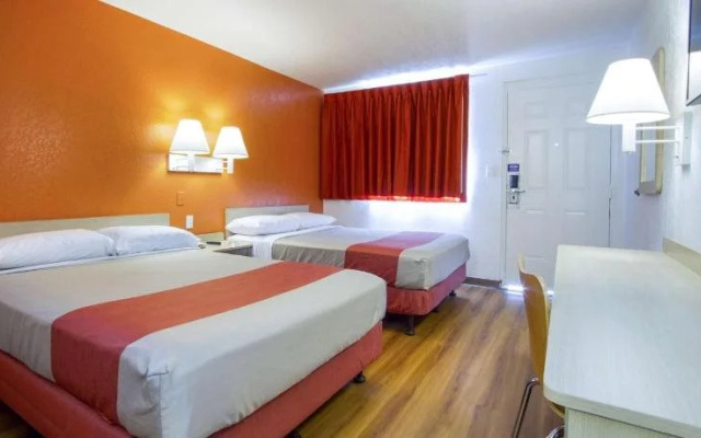 photo 4 of Motel 6 Phoenix - Northern Avenue