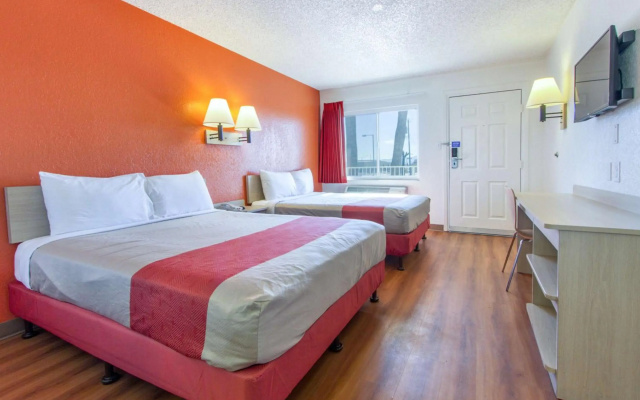 photo 3 of Motel 6 Phoenix, AZ - Airport - 24th Street