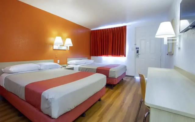 photo 2 of Motel 6 Phoenix - Northern Avenue