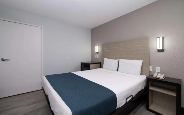 photo 2 of Motel 6 Tempe, AZ - Broadway - ASU