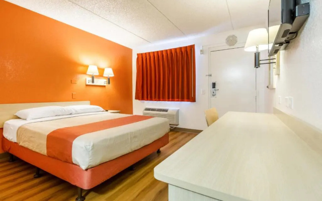 photo 3 of Motel 6 Tempe, AZ Phoenix Airport Priest Dr