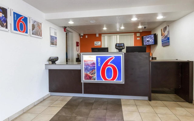 photo 2 of Motel 6 Tempe, AZ – Phoenix Airport – Priest Dr