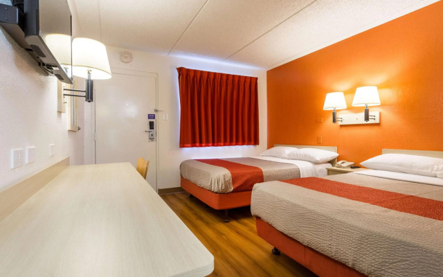 photo 3 of Motel 6 Tempe, AZ – Phoenix Airport – Priest Dr
