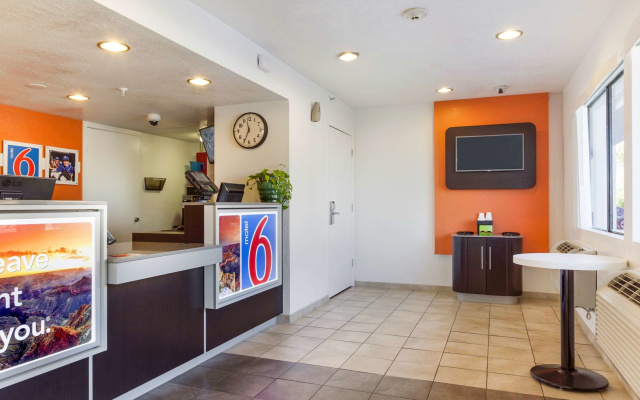 photo 2 of Motel 6 Phoenix, AZ - West
