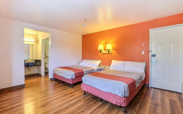 photo 2 of Motel 6 Pinole, CA