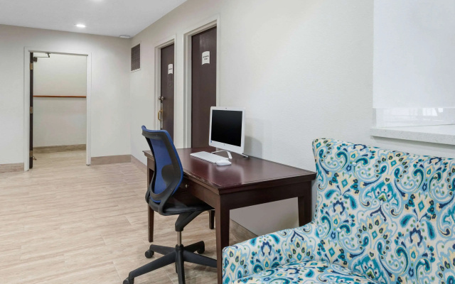 photo 4 of Quality Inn Coraopolis - Pittsburgh Airport
