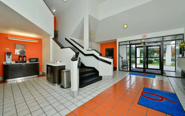 photo 2 of Motel 6 Plano, TX - West - Frisco