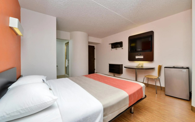 photo 3 of Motel 6 Plano, TX - West - Frisco