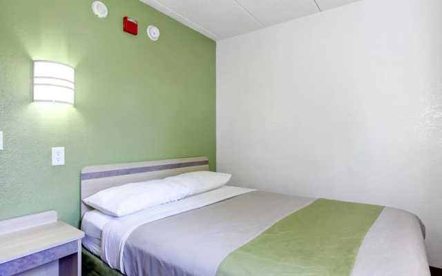 photo 4 of Motel 6 Portland, ME