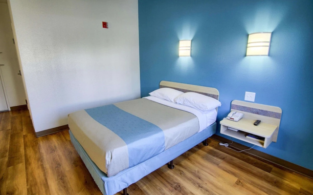photo 5 of Motel 6 Portsmouth, NH