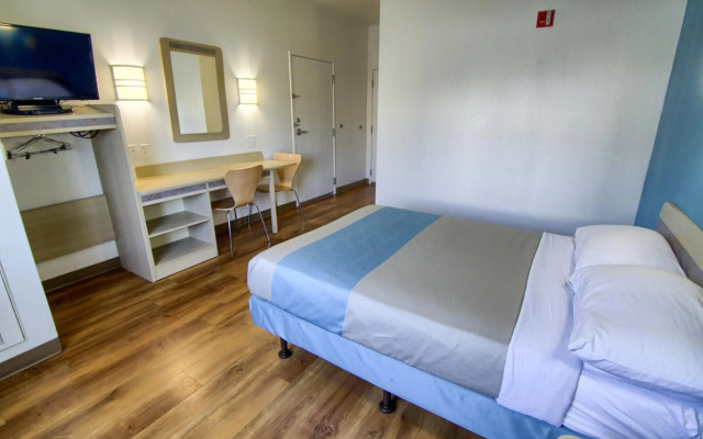 photo 5 of Motel 6 Portsmouth, NH