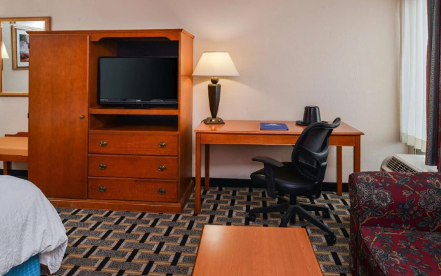 photo 2 of Americas Best Value Inn Moline - Moline, IL