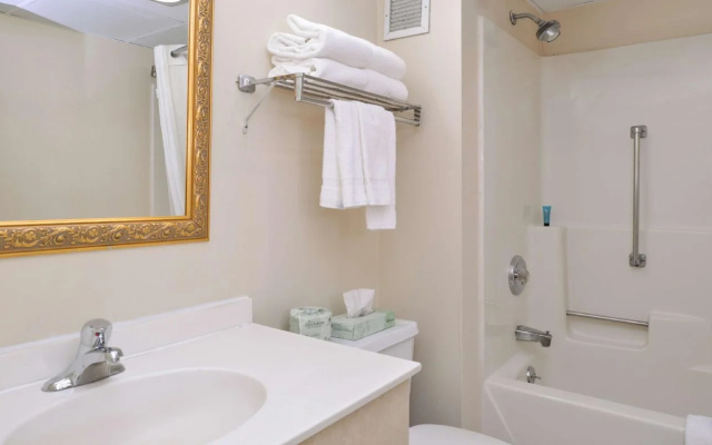 photo 5 of Americas Best Value Inn Moline - Moline, IL