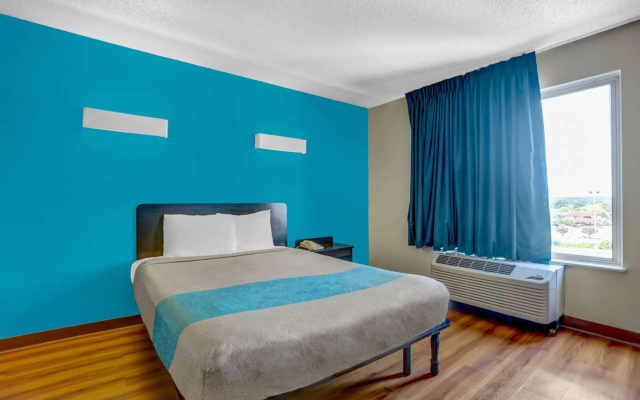 photo 3 of Motel 6 Raleigh, NC - North