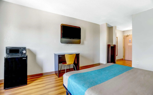 photo 4 of Motel 6 Raleigh, NC - North