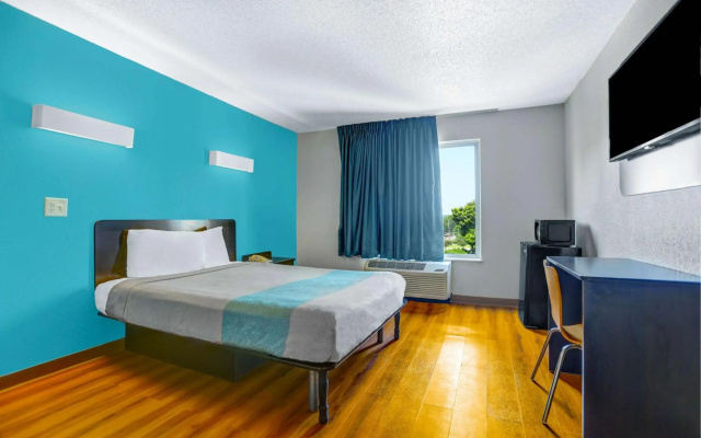 photo 5 of Motel 6 Raleigh, NC - North
