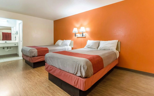 photo 2 of Motel 6 Raleigh, NC - Cary