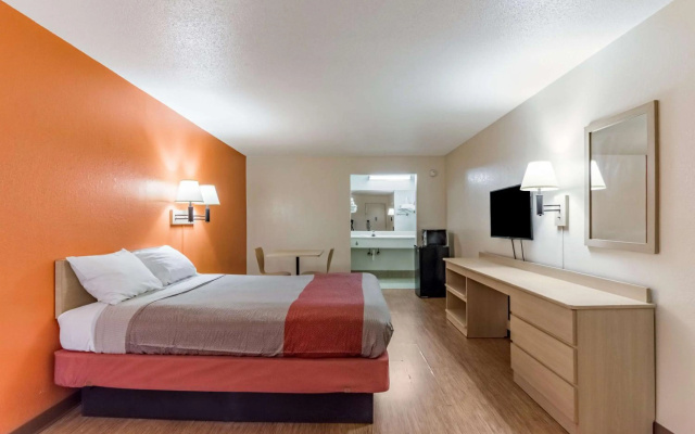 photo 5 of Motel 6 Raleigh, NC - Cary
