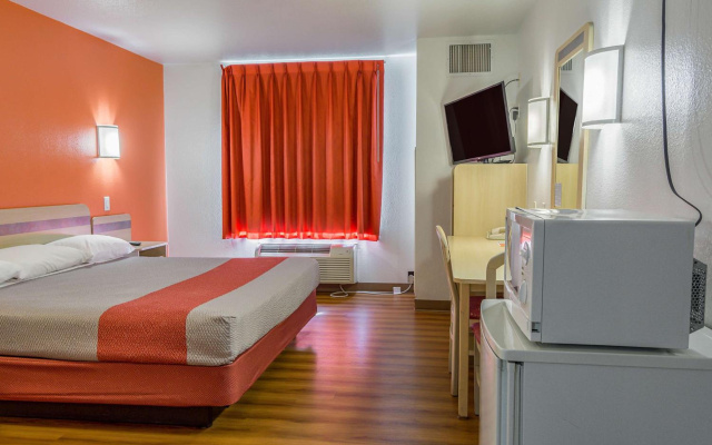 photo 5 of Motel 6 Redmond, OR