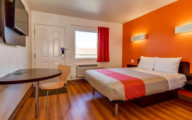 photo 2 of Motel 6 Riverside, CA - South