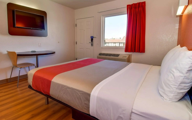 photo 4 of Motel 6 Riverside, CA - South