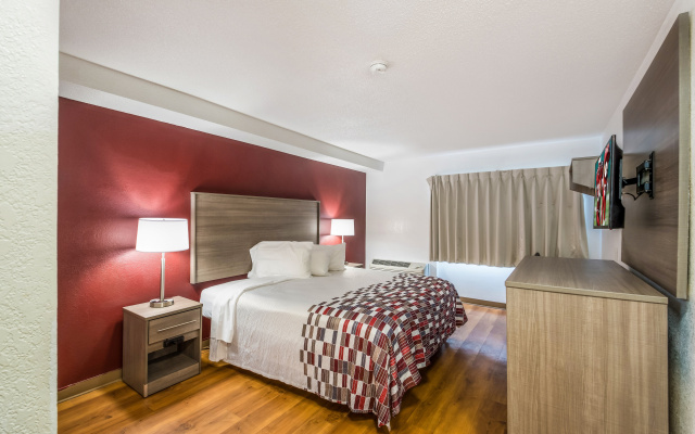 photo 2 of Red Roof Inn Rochester – Airport