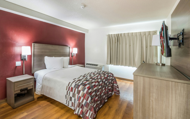 photo 5 of Red Roof Inn Rochester – Airport