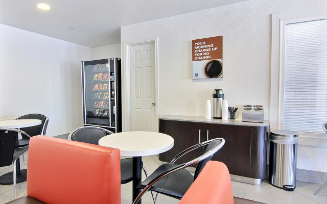 photo 2 of Motel 6 Rockport, TX